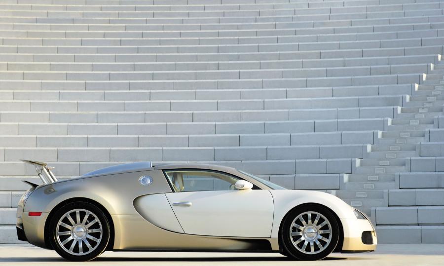  Bugatti Veyron 16.4 Gold Edition 2009 года  (фото 23 из 32)